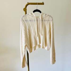 American Eagle Mix Stitch Hooded Cropped Knit Cream Sweater Size M